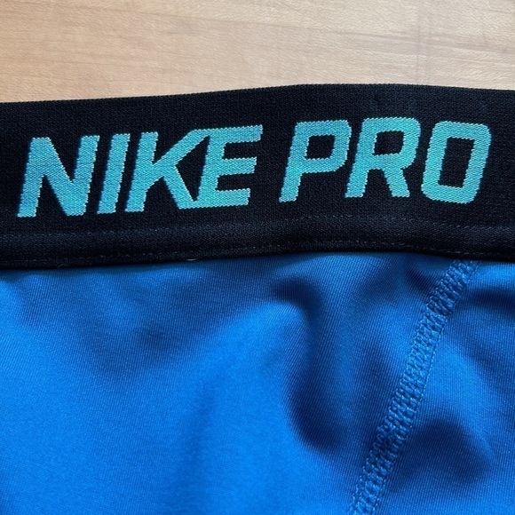 Nike Dri-Fit Pro Size Small​​​​ - Picture 6 of 9